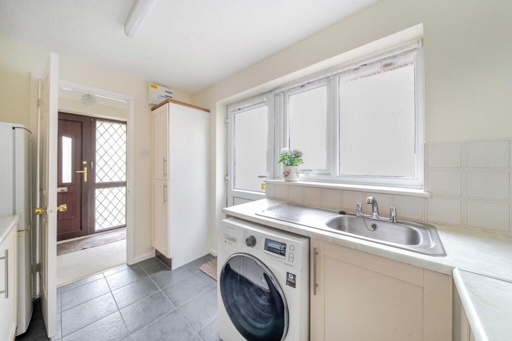 kitchen 2.jpg