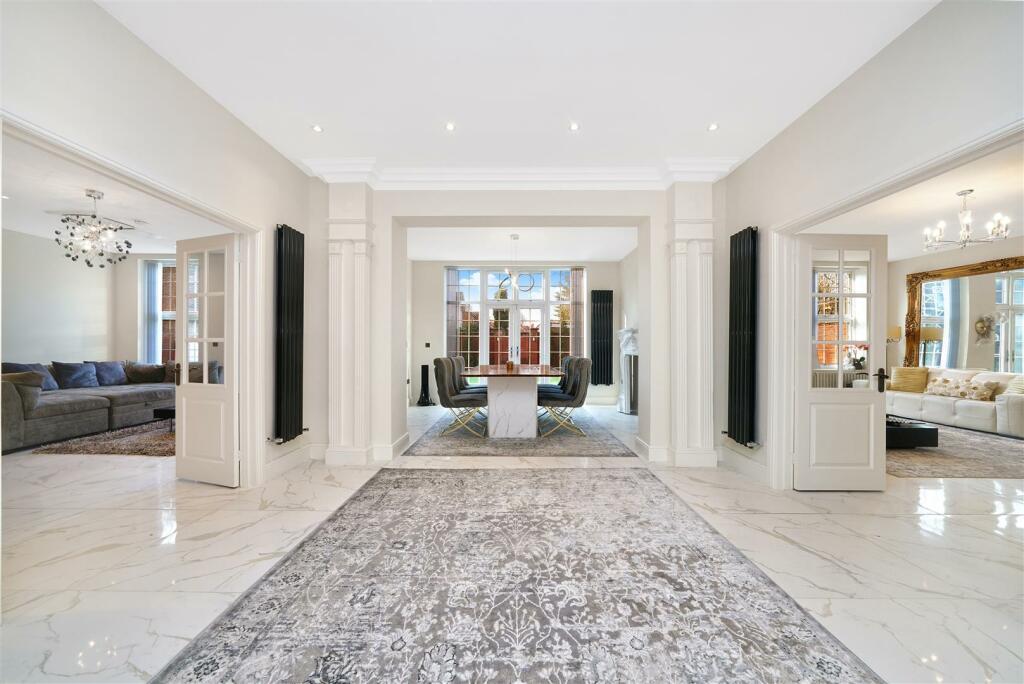 Hallway 1.jpg