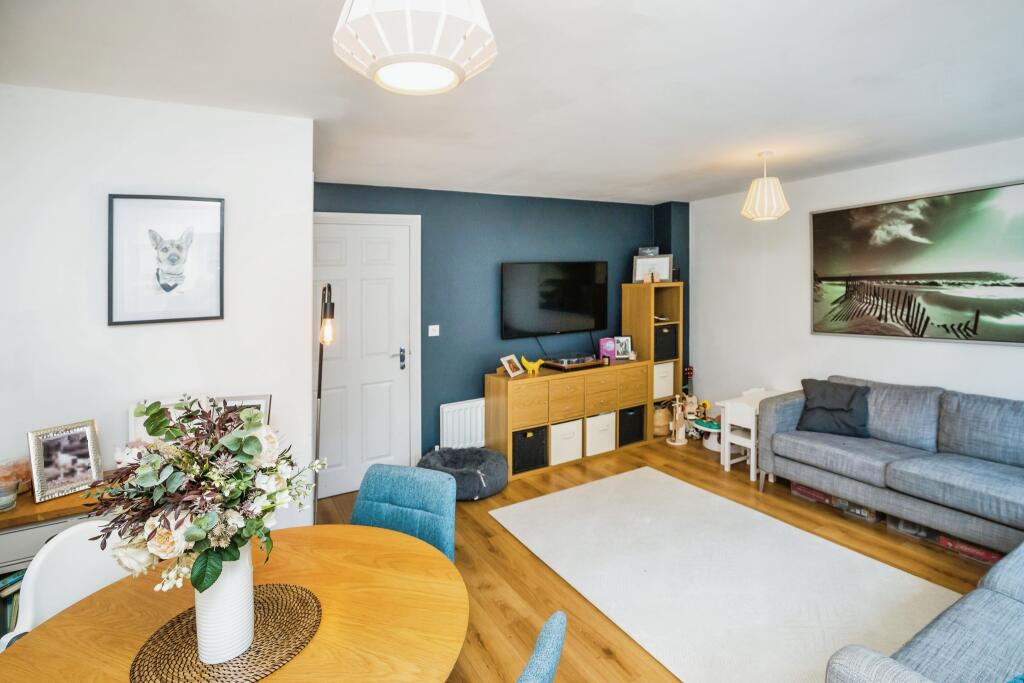 Lounge/Dining Room