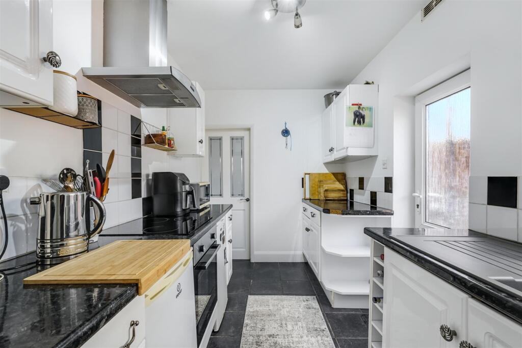 Kitchen 1_2.jpeg