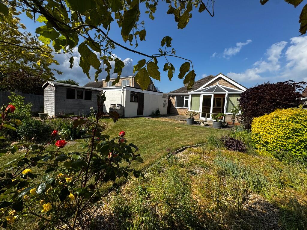 Garden &amp; Bungalow
