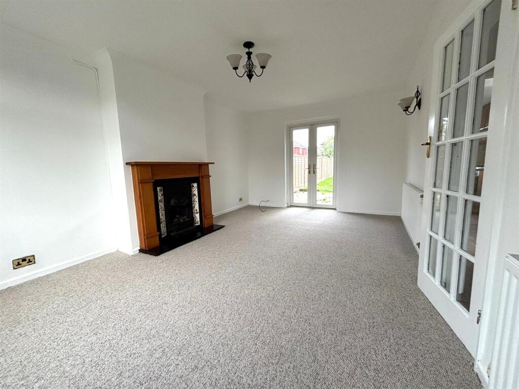 Living Rm pic 2.jpeg