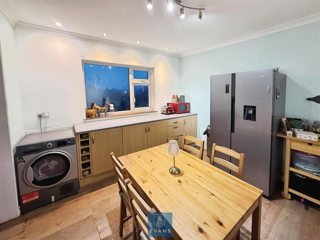 Kitchen/Dining