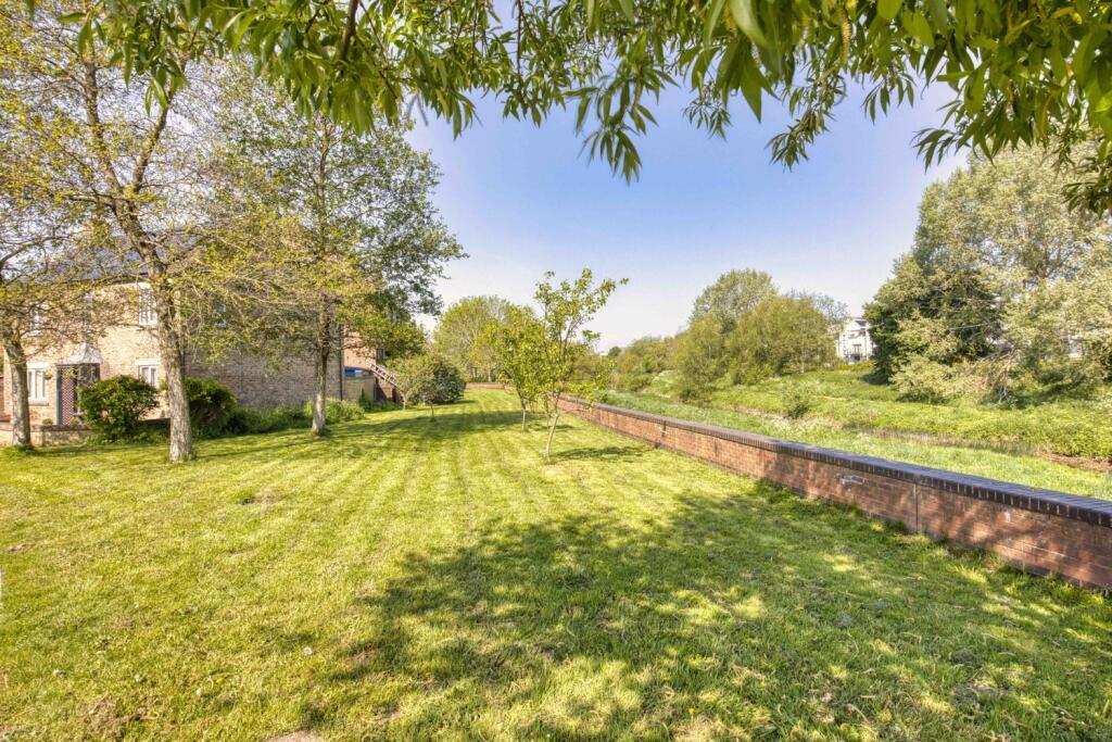 Ewemove Taunton Priory Park (30)