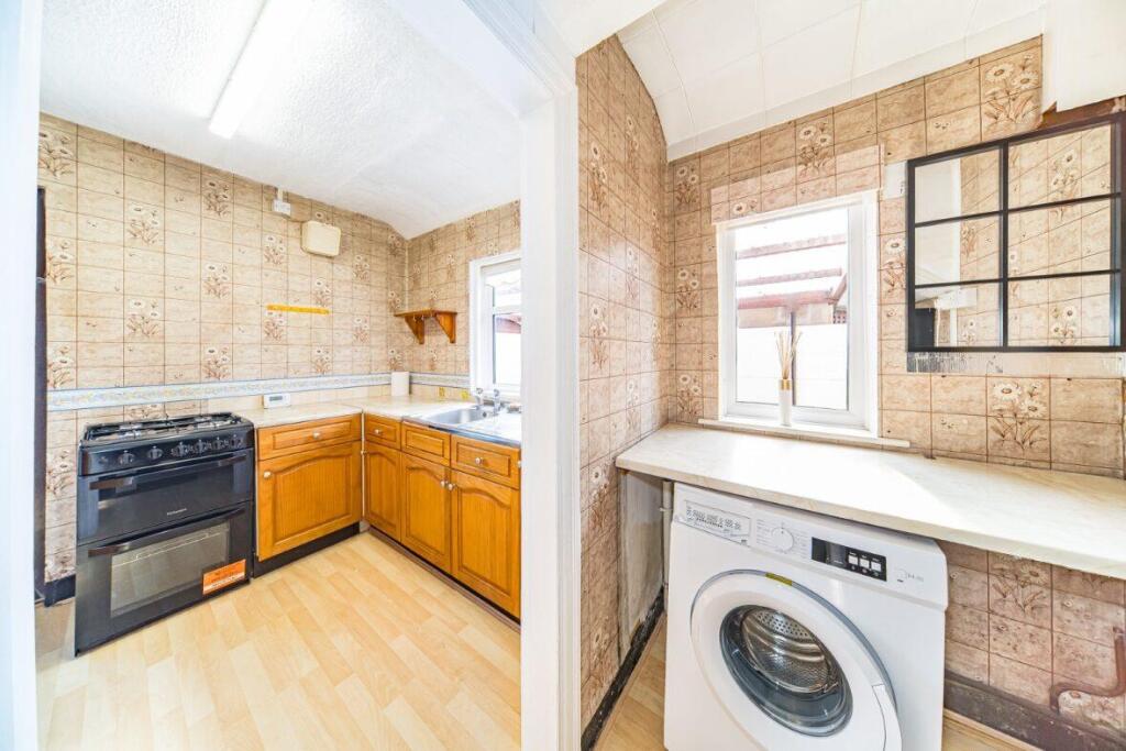 39 Sundale Ave kitchen.jpg