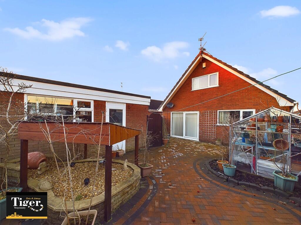 CAM02176G0-PR0453...