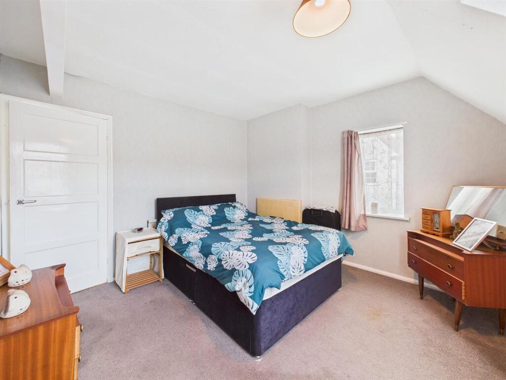 Bedroom: