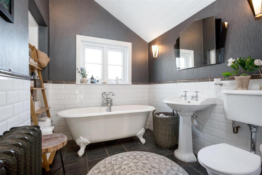 Bathroom.jpg
