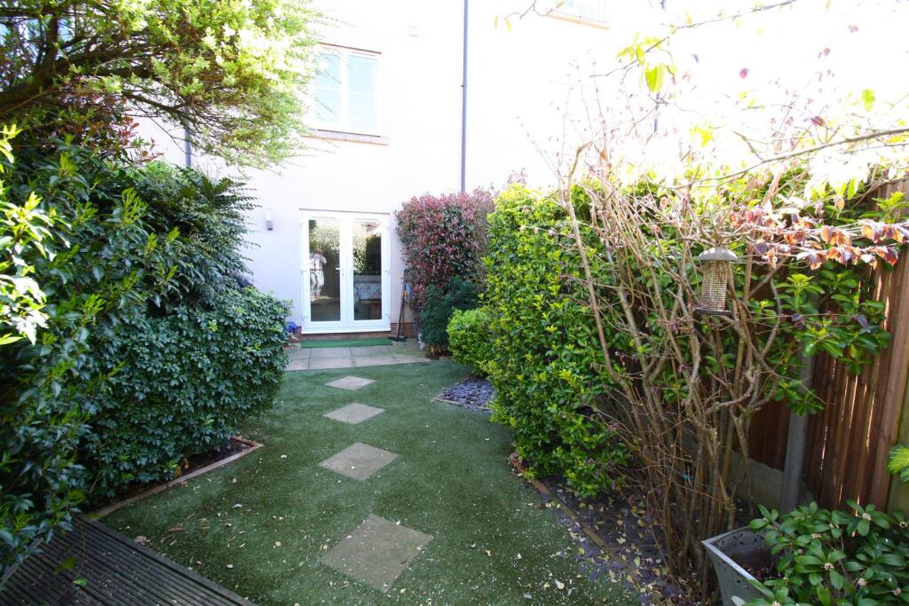 52 St Helena rear gadren 2.JPG