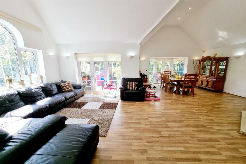 VAULTED RECEPTION ROOM: PIC. 2