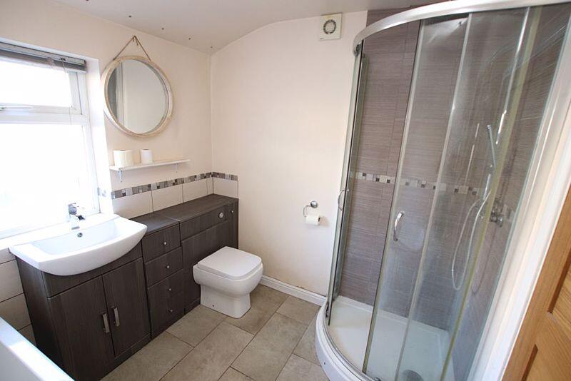 Bathroom photo 2