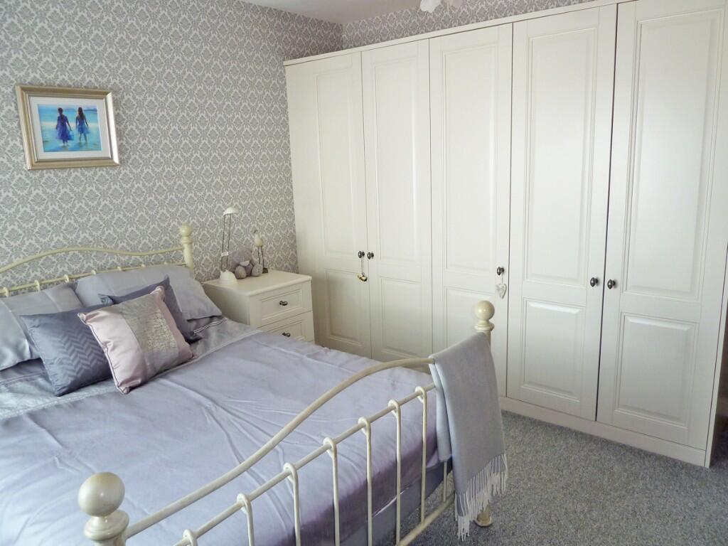 Bed 1 wardrobes