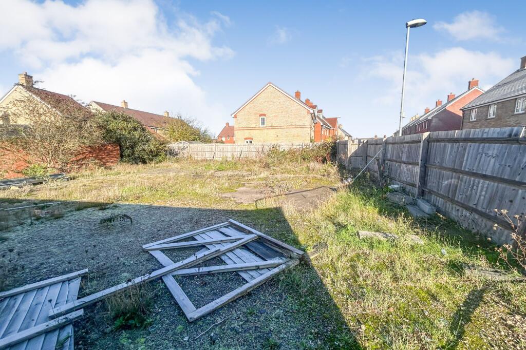 Land opposite Stotfold Library, Valerian Way, Stotfold, SG5 4NL