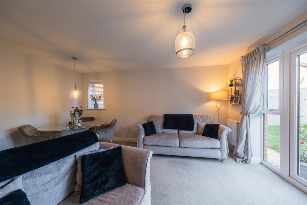 17 Dahlia Crescent-006.jpg