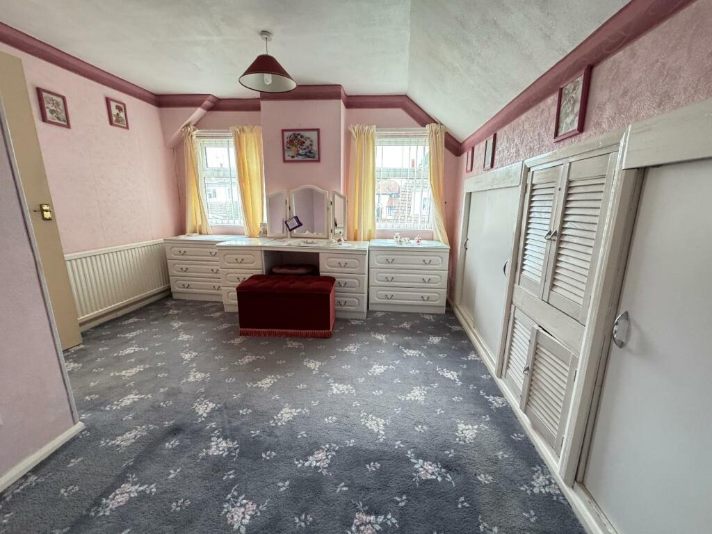 First floor main bedroon