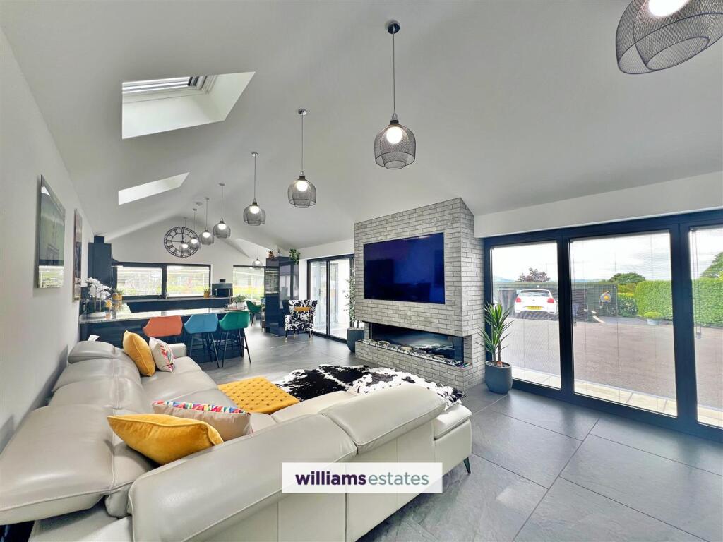 Open Plan Kitchen / Living Area