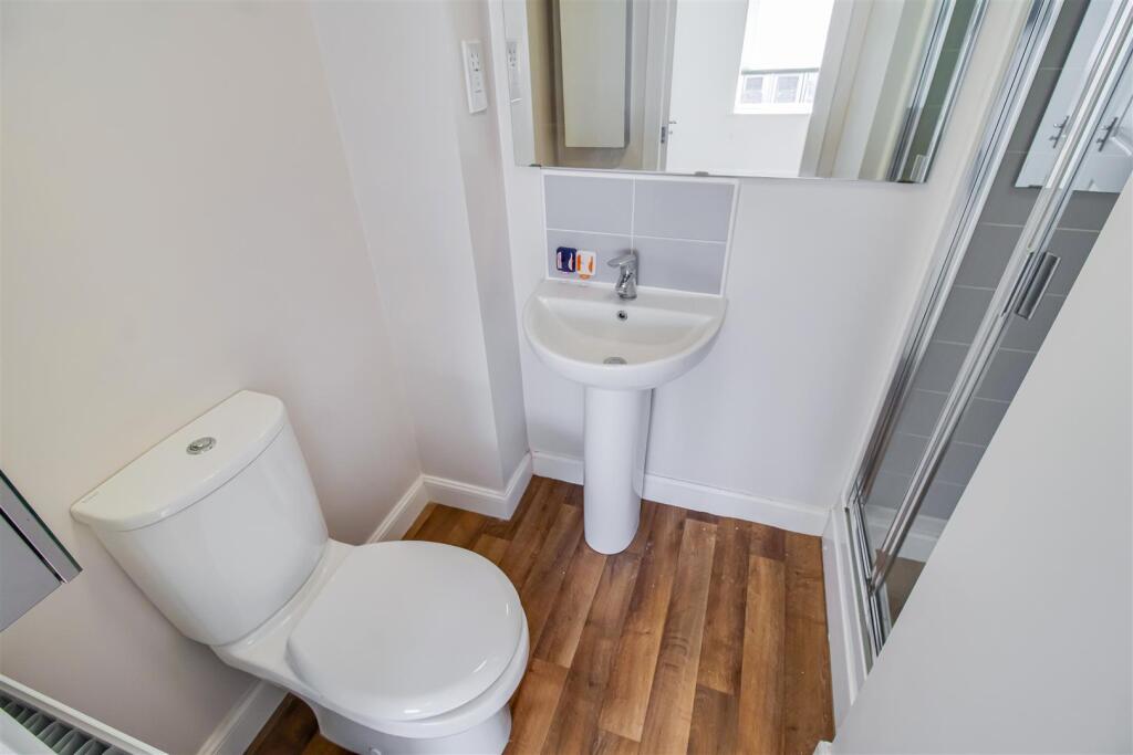 EN SUITE SHOWER ROOM/W.C.