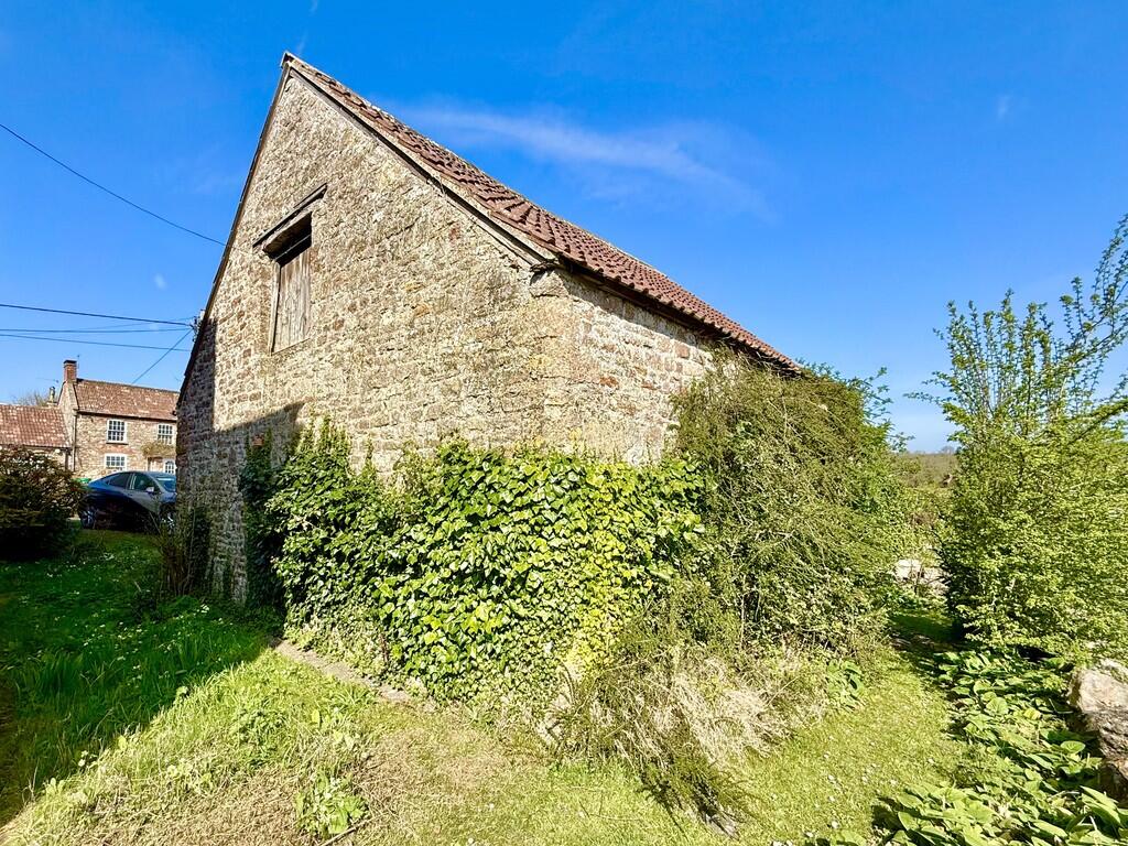 Garage/outbuildin...