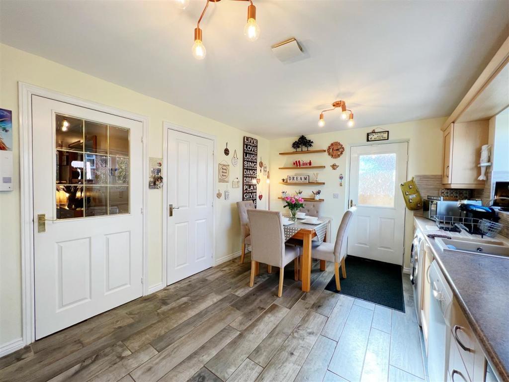 Kitchen 3.jpg