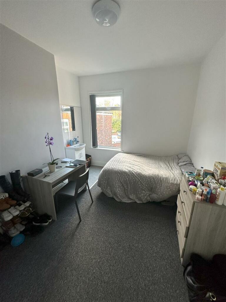 Bed 3.jpg