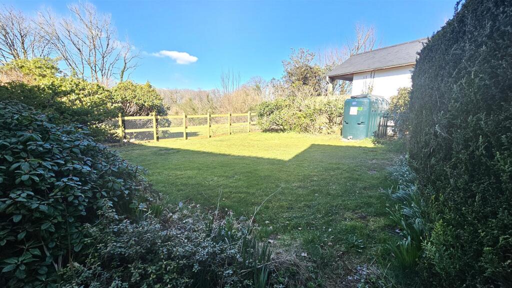 Further rear garden.jpg