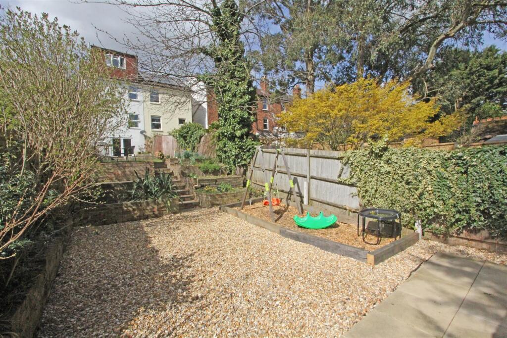 IMG_4976 kids garden rear.jpg