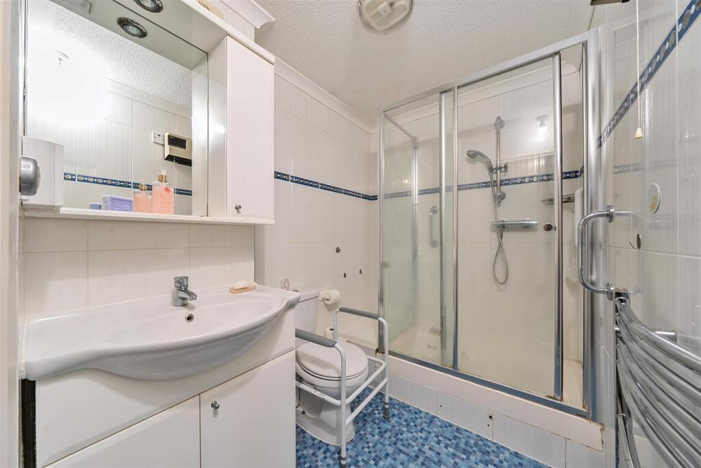 Shower Room: