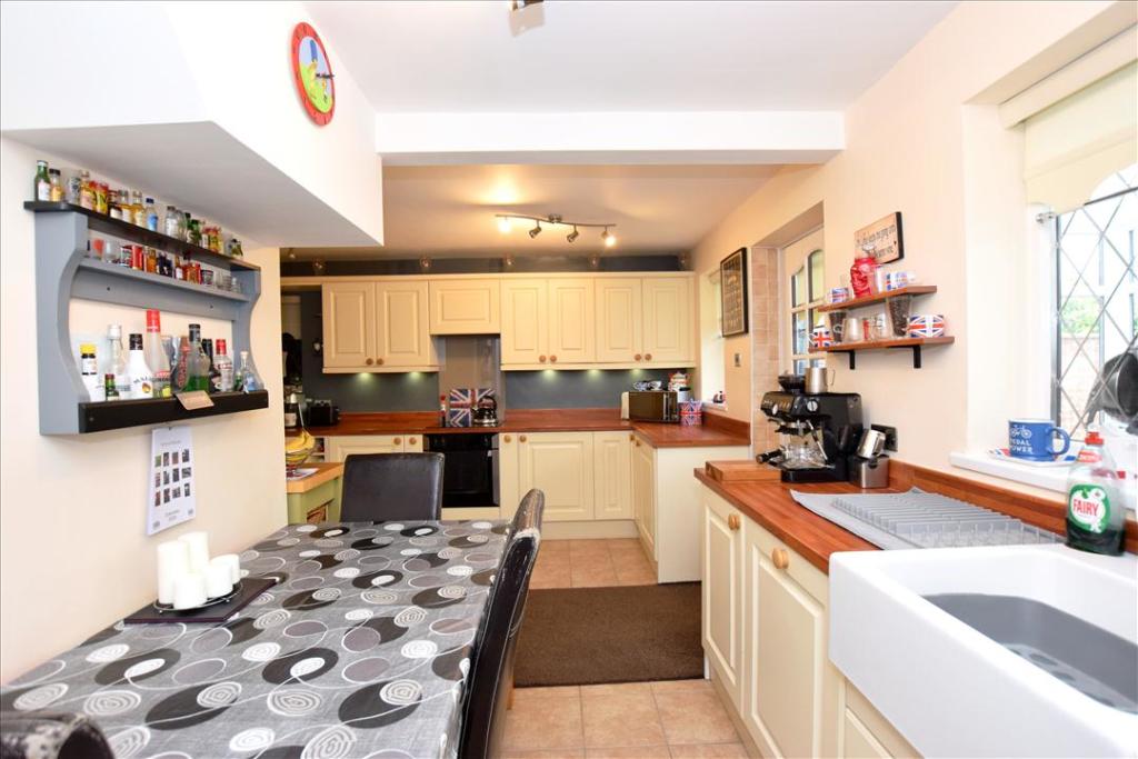 ADDITIONAL KITCHEN PHOTO