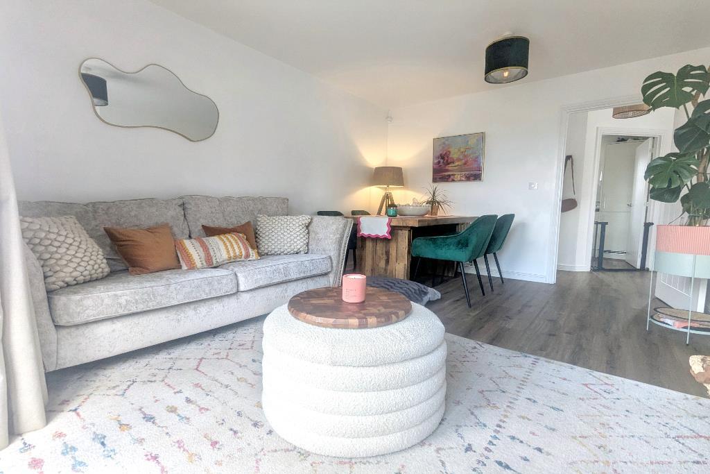 Lounge &amp; Dining Room