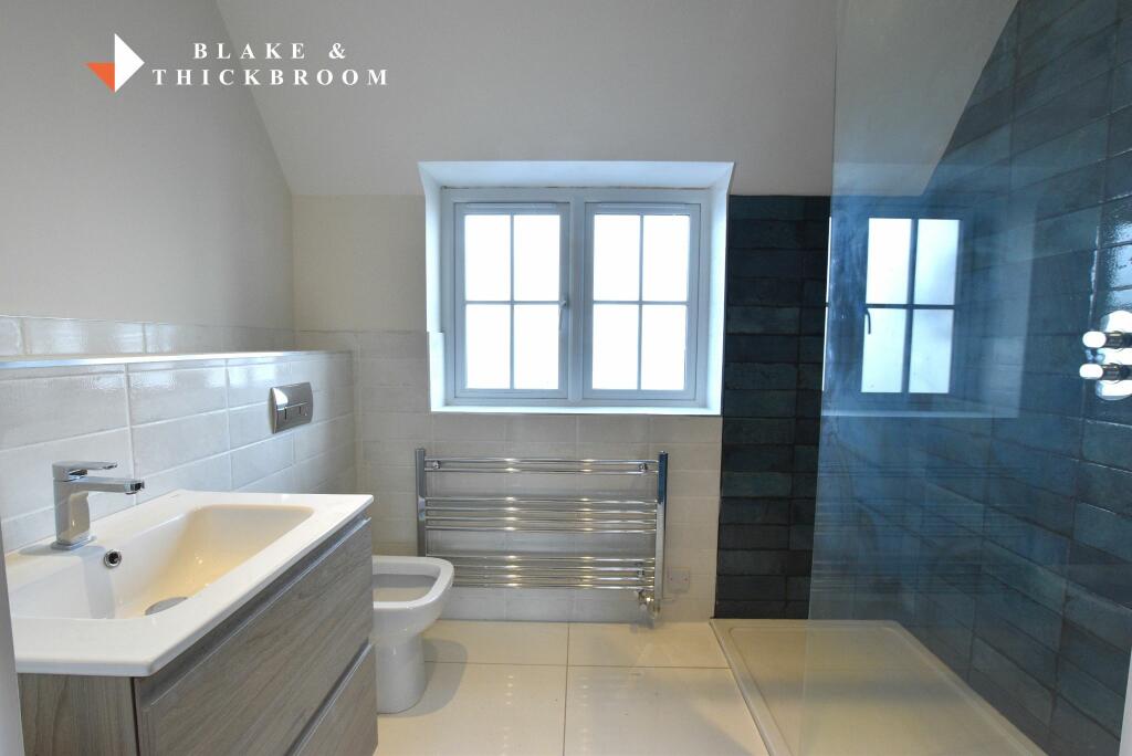 ENSUITE SHOWER ROOM