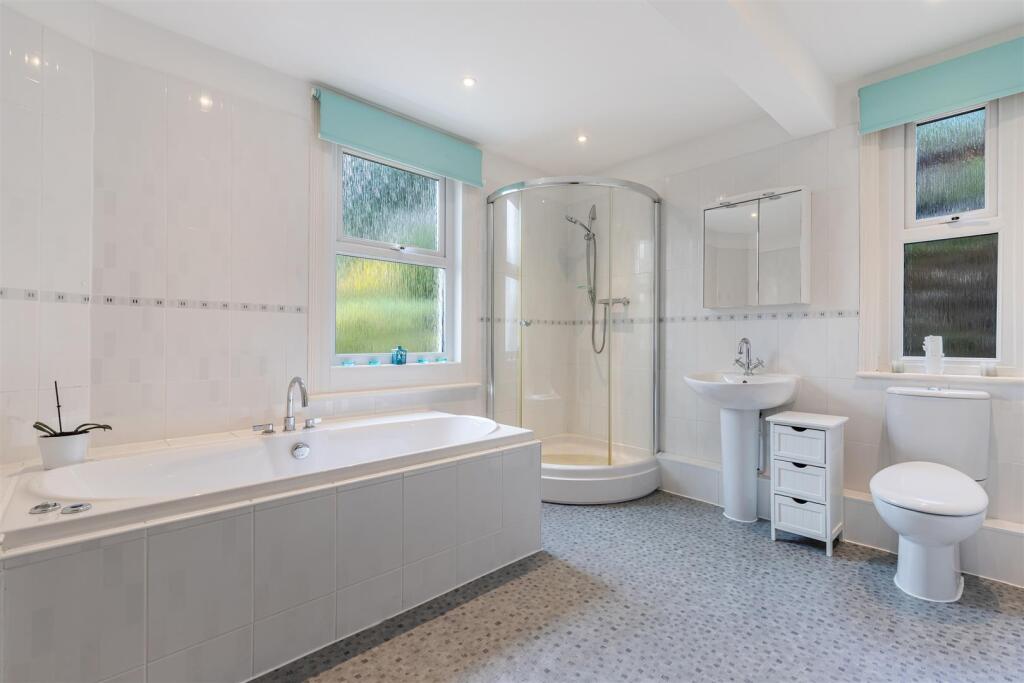 A29 - 26 College Road Newton Abbot - 250422.jpg