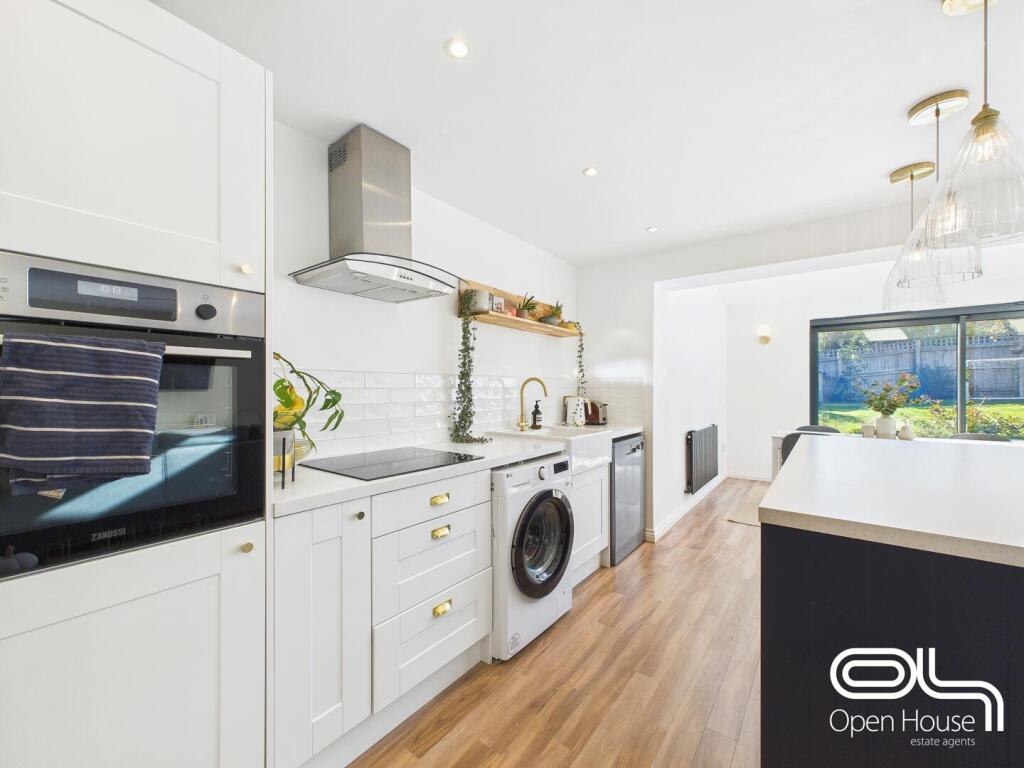 Kitchen / Living Area