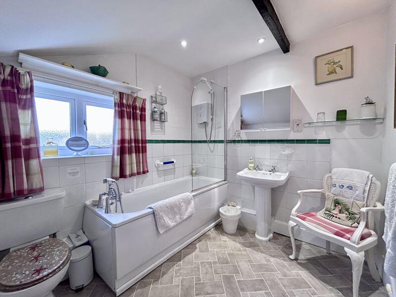 Family Bathroom 2
