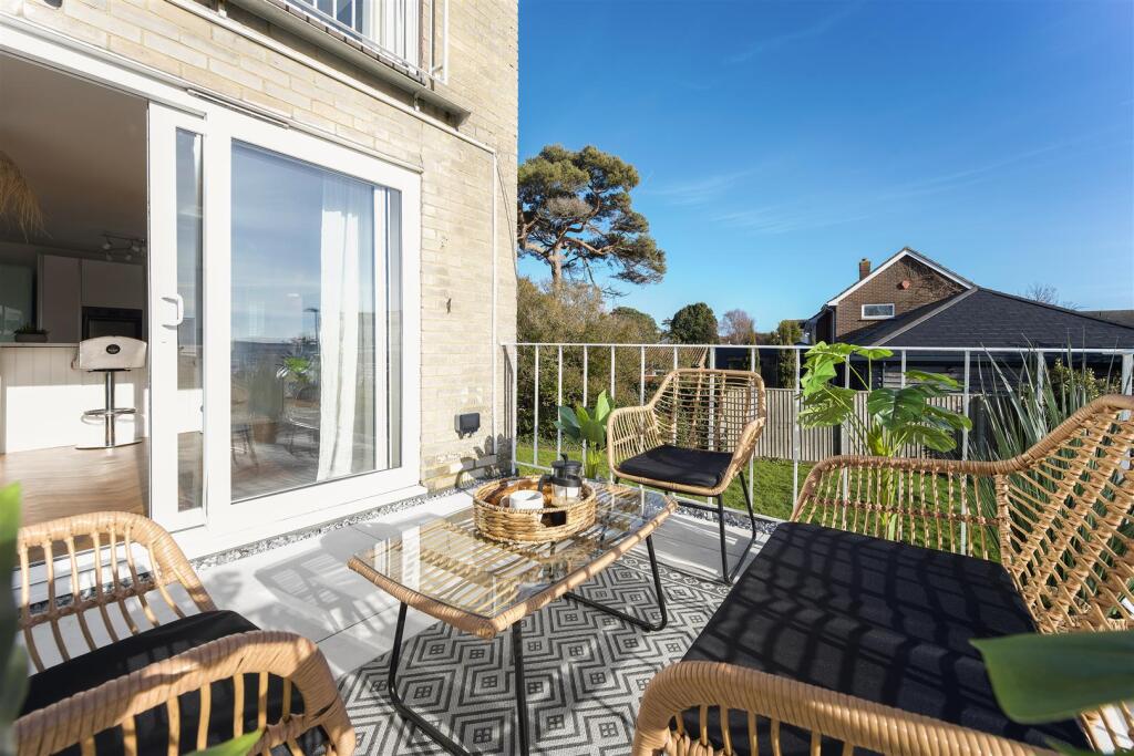 1 Dudsbury Court-18.jpg