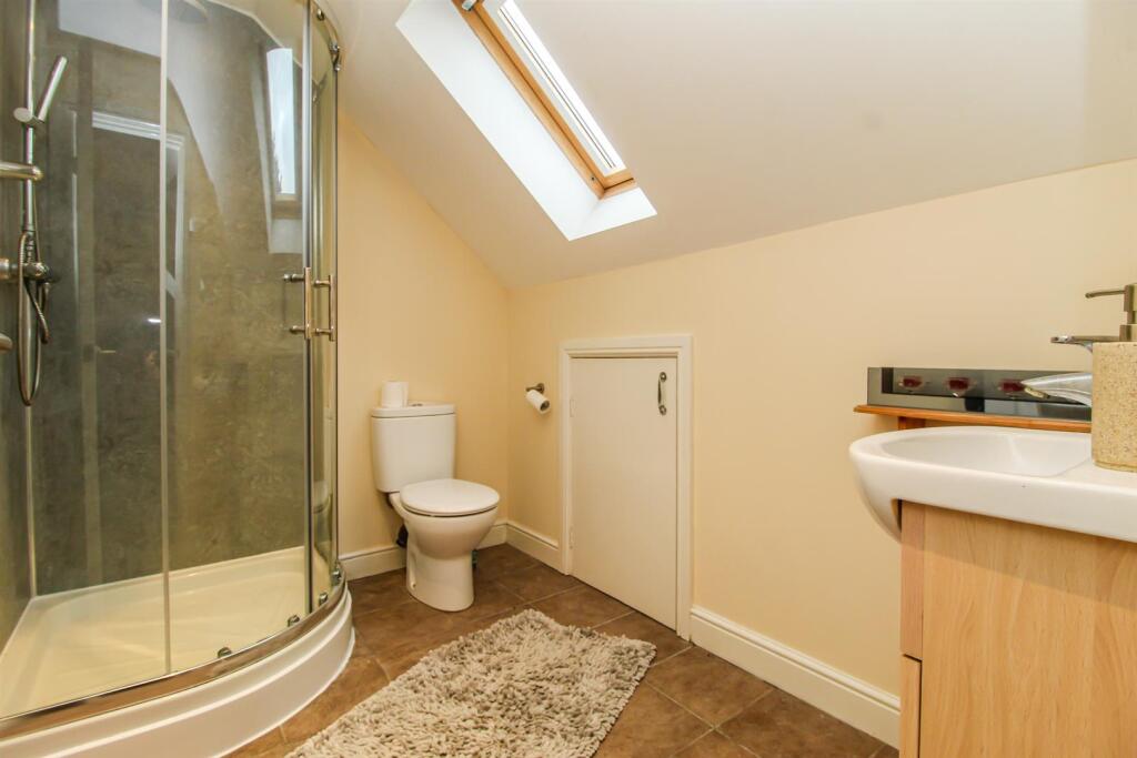 EN SUITE SHOWER ROOM/W.C.