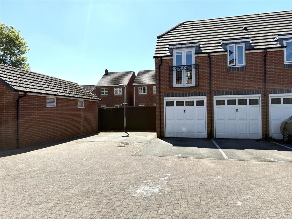 4 HOWELL MEWS GARAGE.jpeg