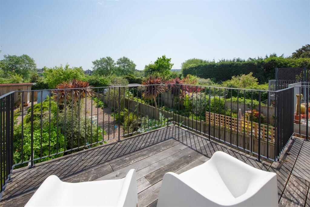 Island Wall, Whitstable