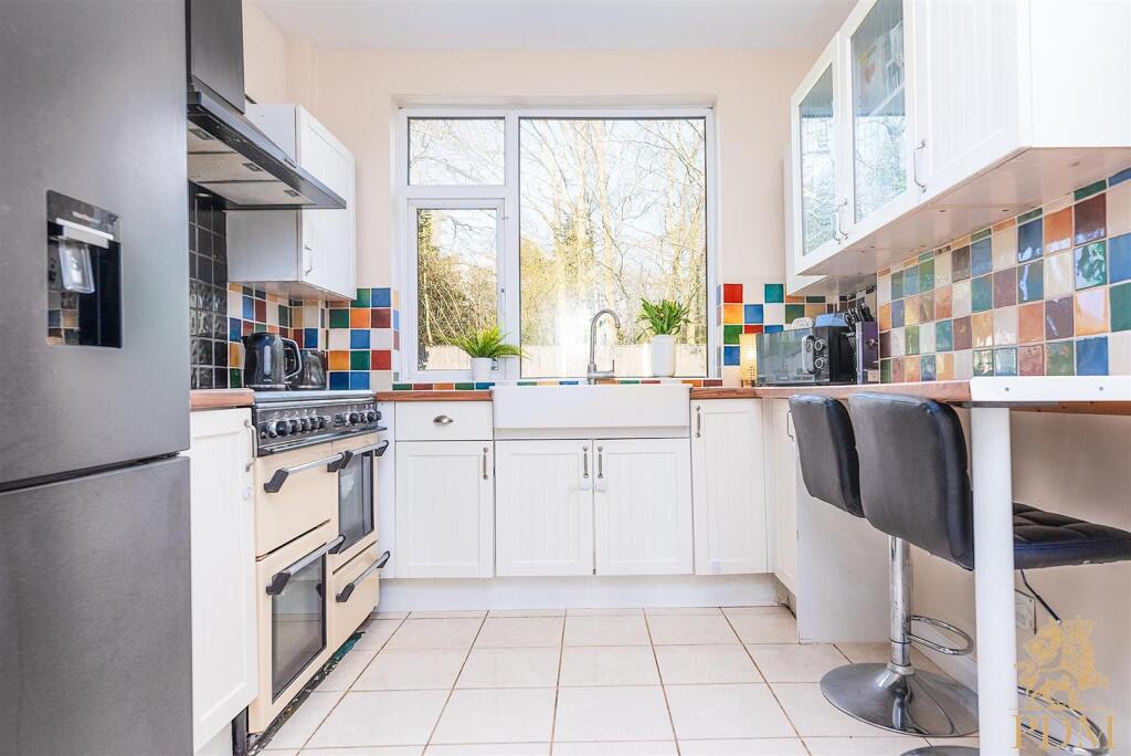 5 Balmoral Crescent Nottingham NG8 2DQ