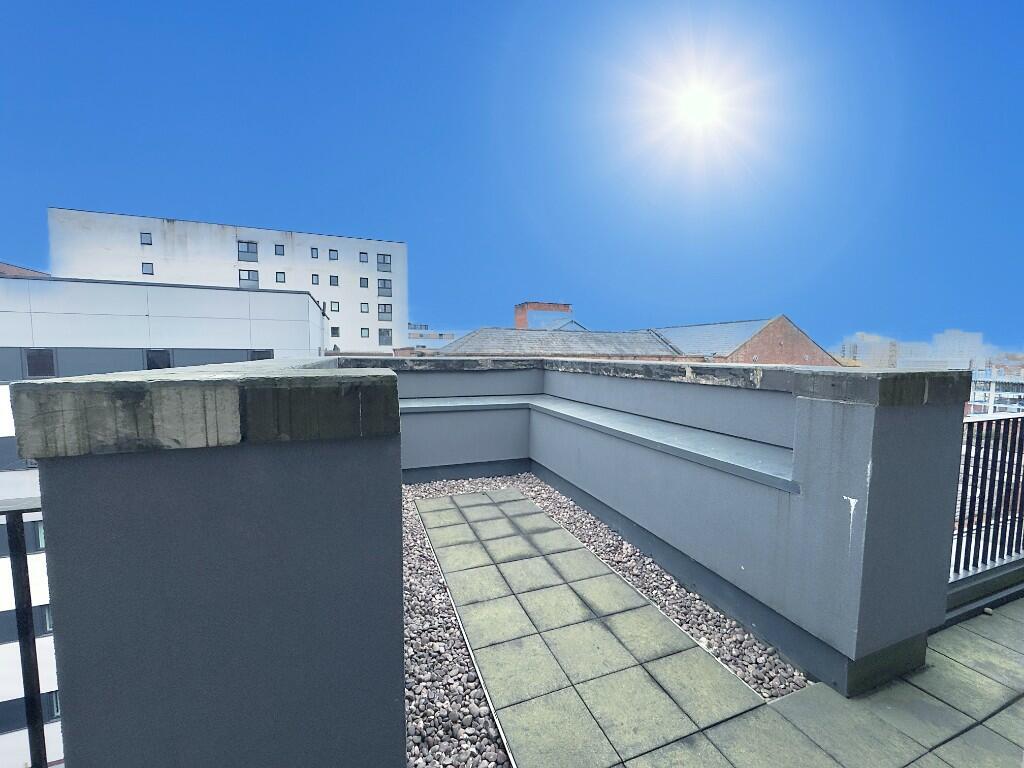 PRIVATE ROOF TERRACE