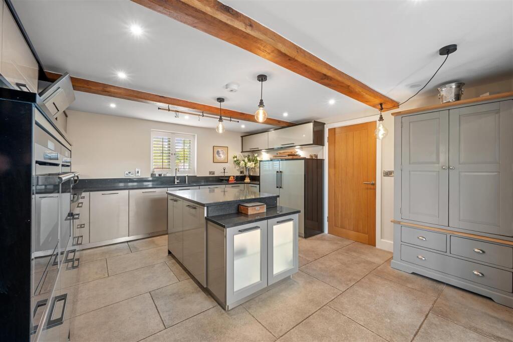 kitchen1.jpg