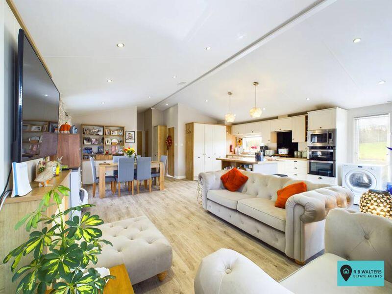 Living/Dining Area 