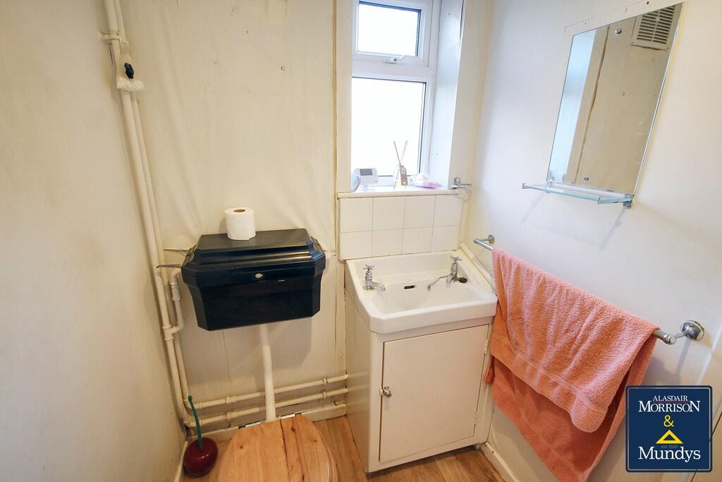 Cloakroom / WC