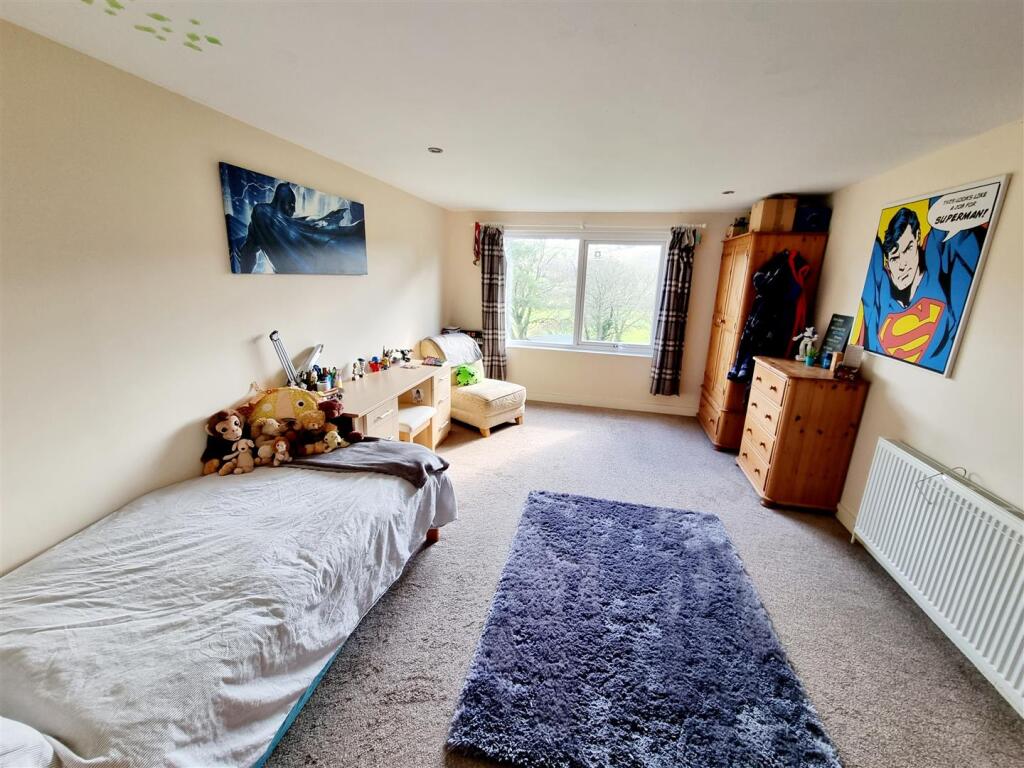 Bed 4.jpg