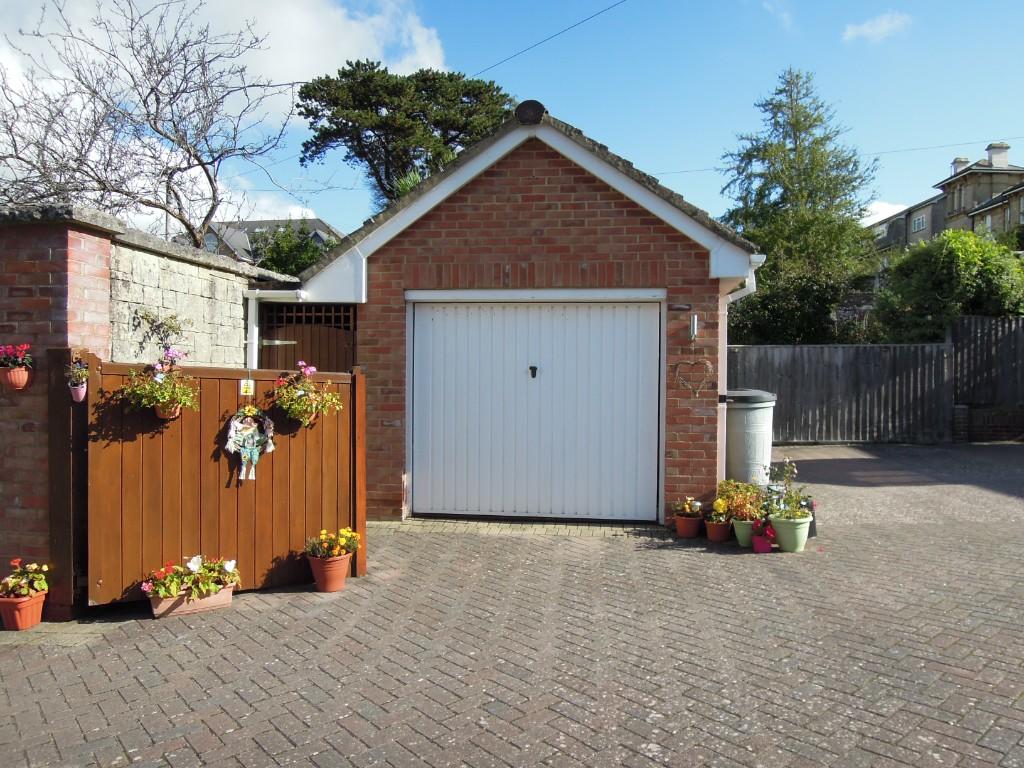 Detached Garage