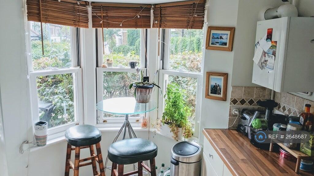 Kitchen Bay Window And Breakfast Area