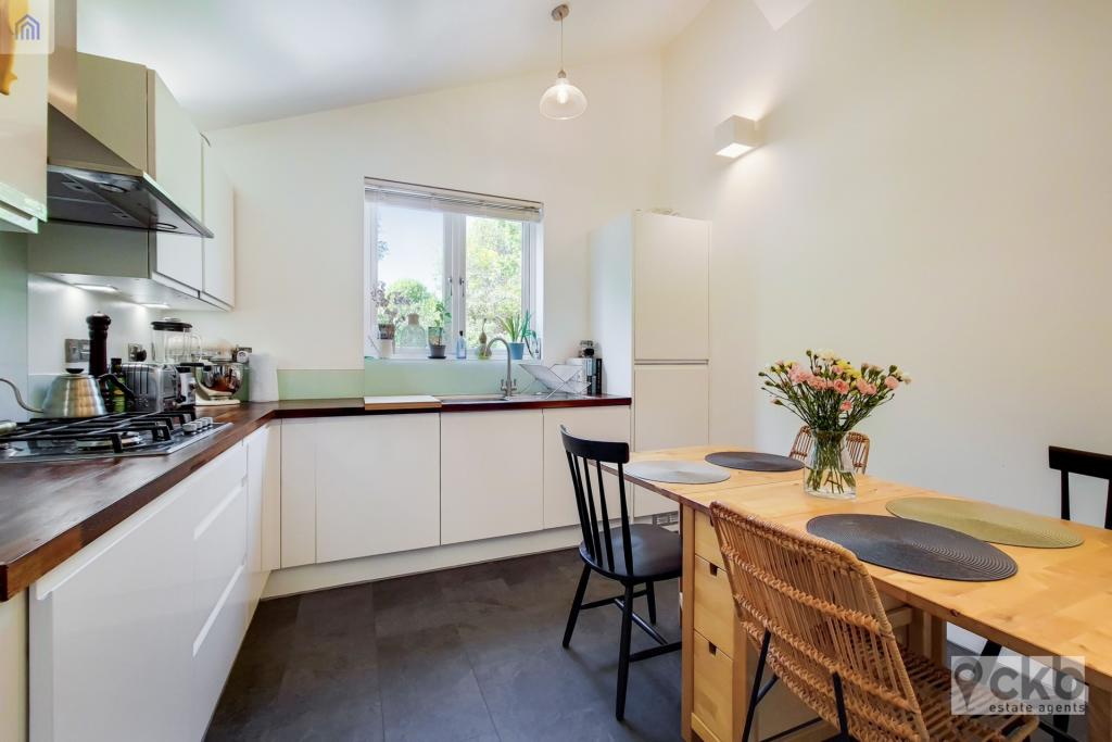 Kitchen/ Dining Room