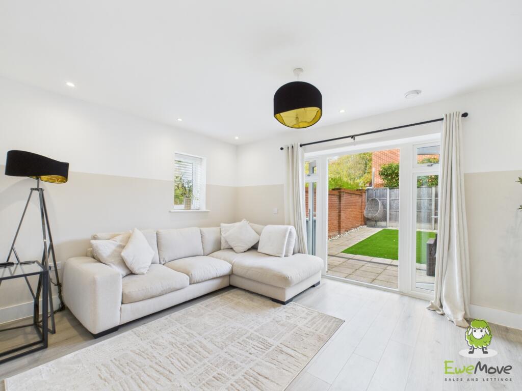 EweMove Estate Agents Basingstoke - Fishbourne Gar