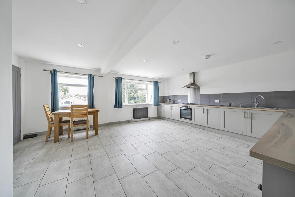Kitchen/Dining Room (4)