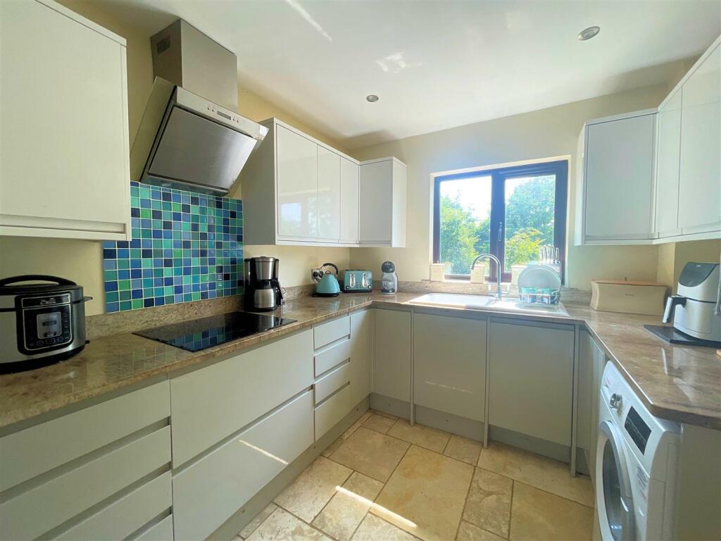 kitchen 2 .jpg