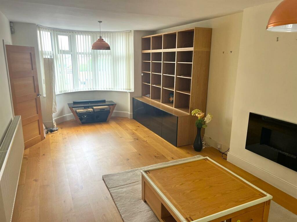 Holyhead Road, Coundon - Lounge